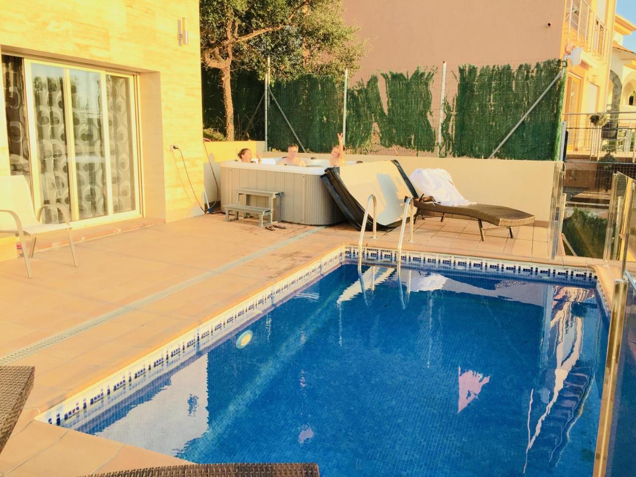 Luxury Villa Investingspain With Sea Views, Pool And Jacuzzi 료렛 드 마르 외부 사진
